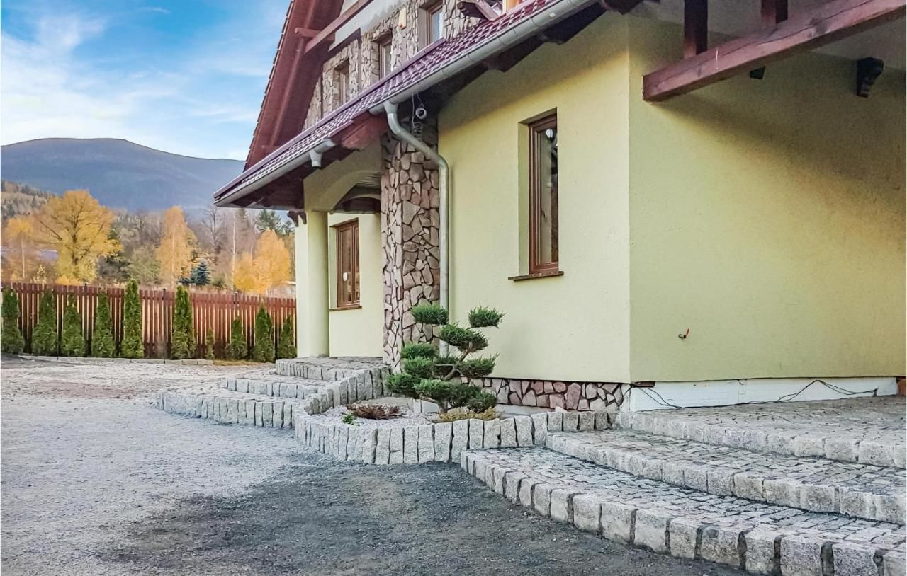 Дома для отпуска Five-Bedroom Holiday Home in Karpacz Карпач