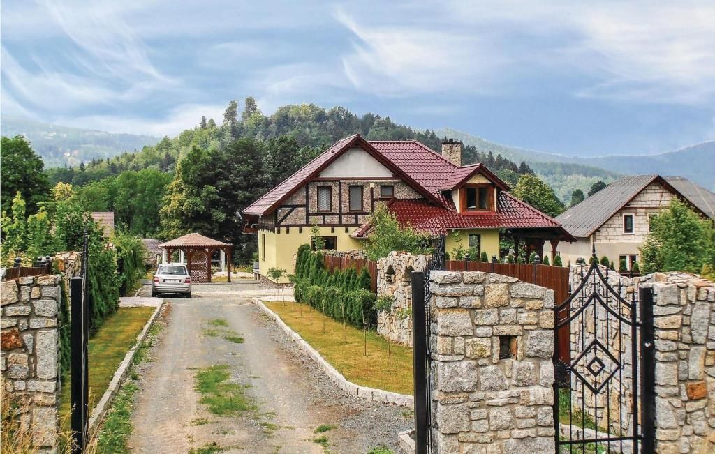 Дома для отпуска Five-Bedroom Holiday Home in Karpacz Карпач